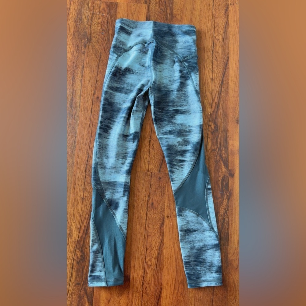 Under Armour Gray Leggings with Mesh Panels - Picture 8 of 8